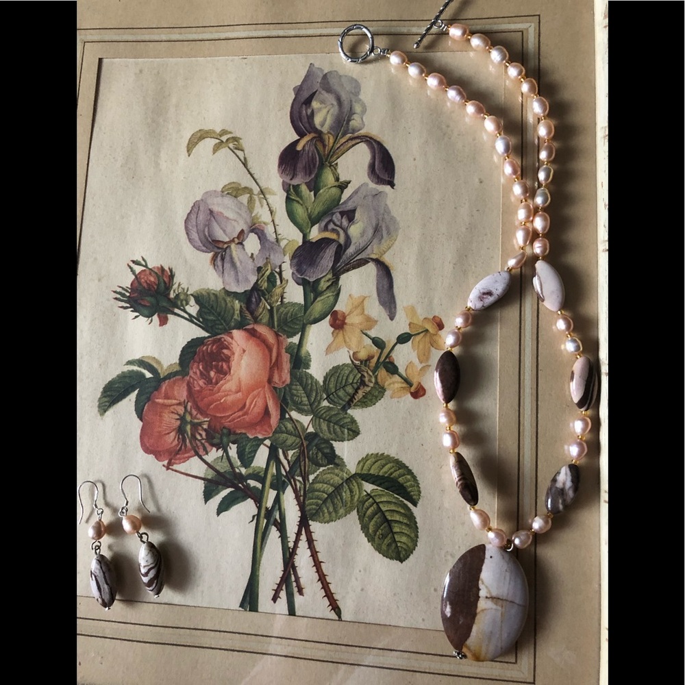 Freshwater pearls featuring brown, creme stones